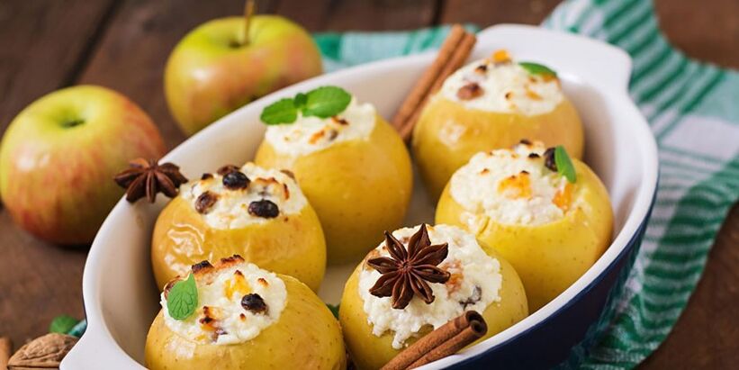 Ein ideales Dessert für eine hypoallergene Ernährung - Bratäpfel mit Hüttenkäse