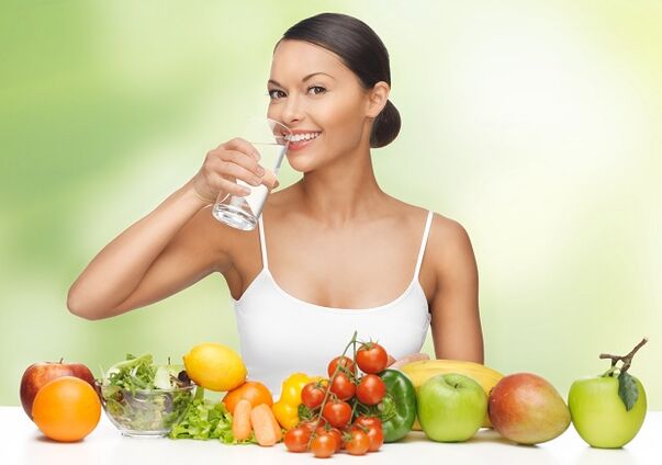 Das Prinzip der Wasserdiät ist die Einhaltung des Trinkregimes, gepaart mit der Verwendung vollwertiger Lebensmittel